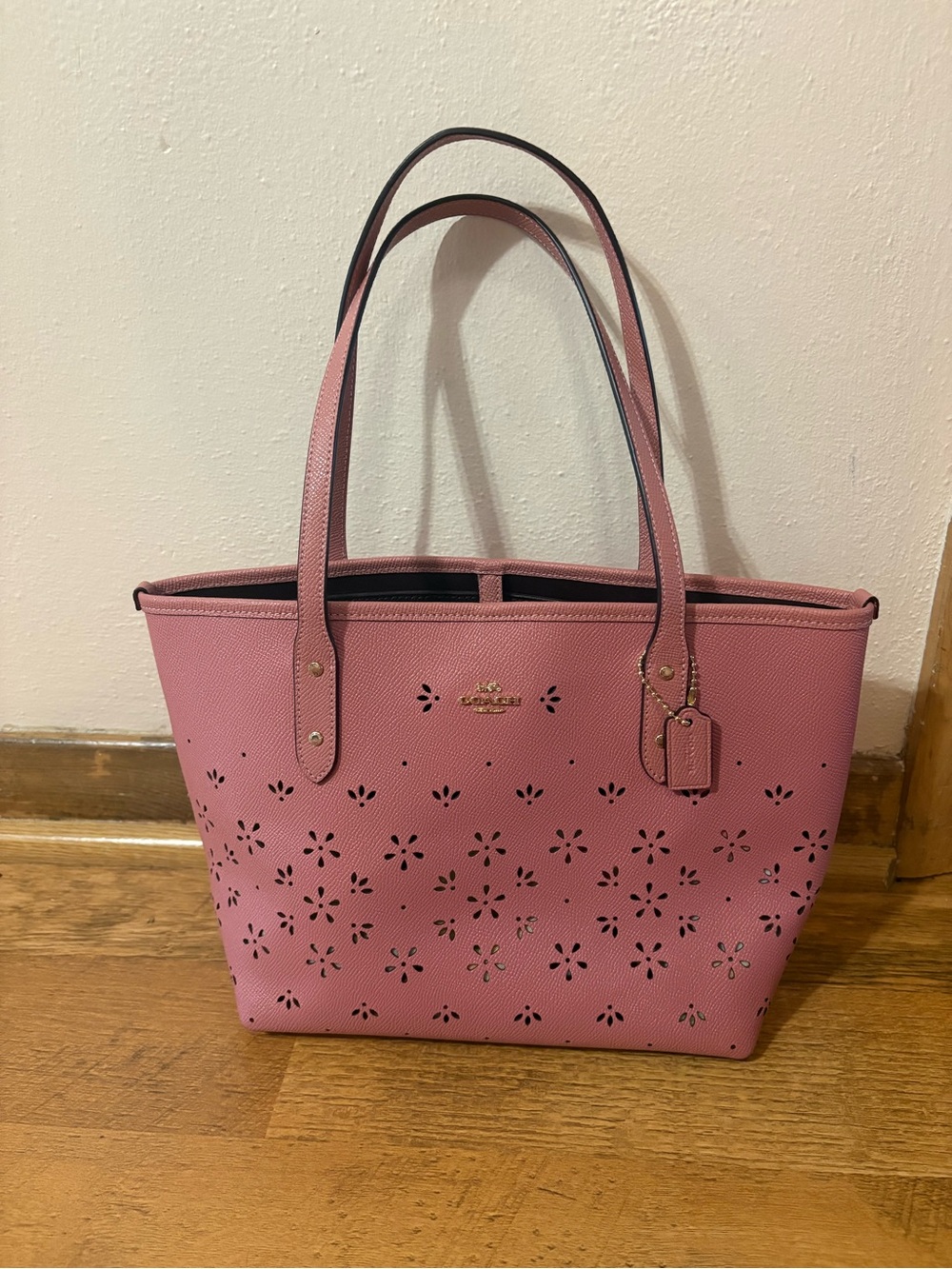 Coach Women’s Floral Perforated Pink Punching shoulder bag!
